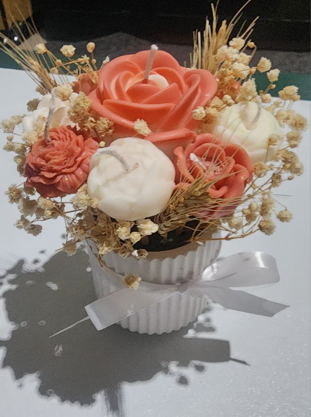 🌷 זר נרות ורדים בגווני אפרסק — רומנטיקה רכה שלא נגמרת.