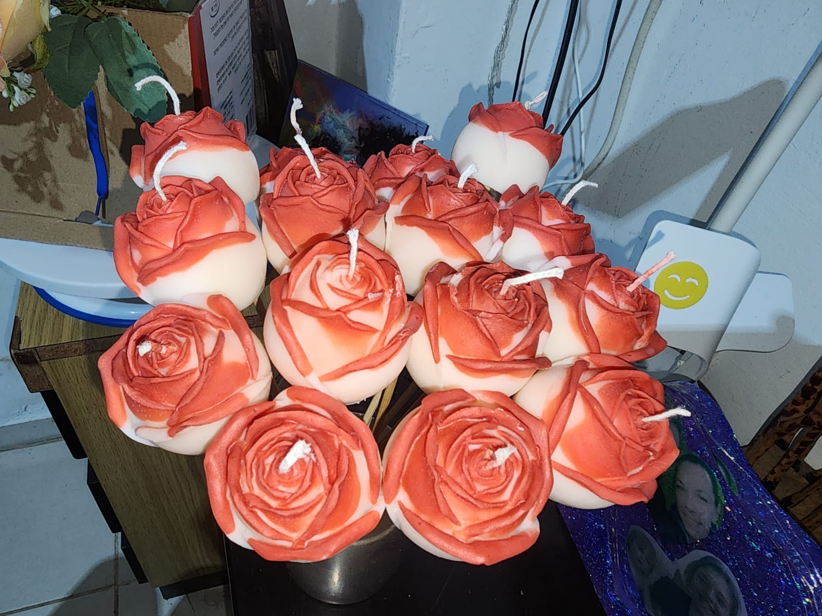 🌹 בוקה ורדי נרות — פורחת לנצח, לא צריכה מים.